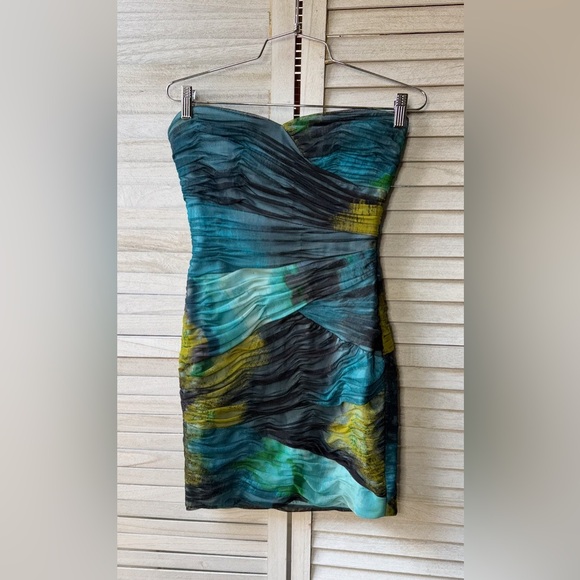 BCBGMaxAzria Strapless Winnie Watercolor Dress in Blue & Green. Size 6. - Picture 2 of 13